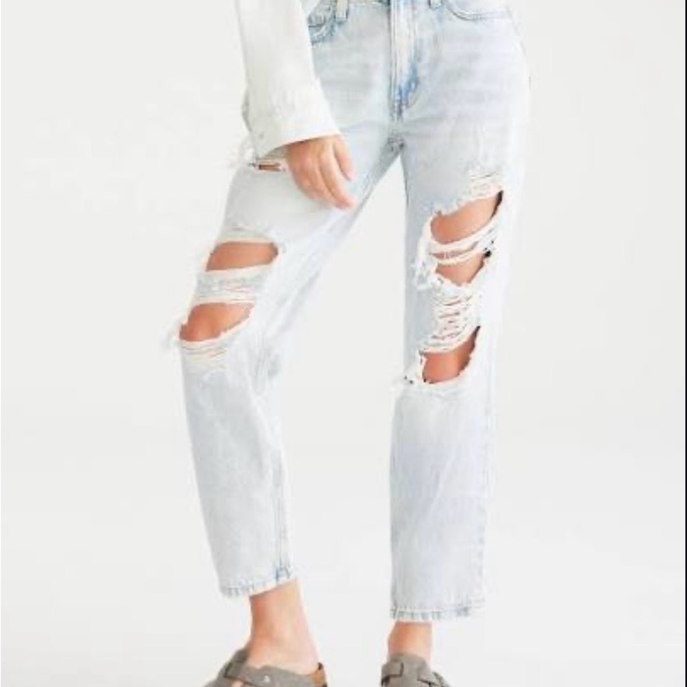 Aeropostale Women Size 6 Light Blue Ripped Distressed Ankle length Mom Jeans